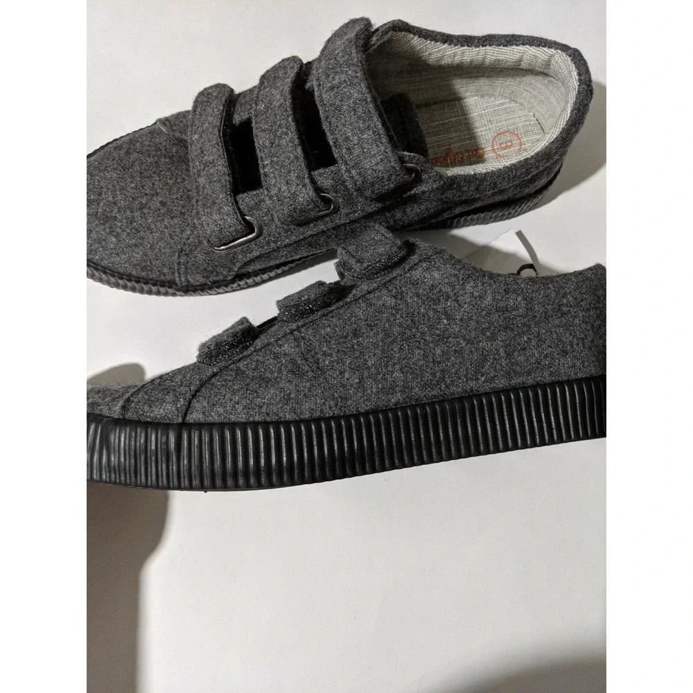Cat & Jack Boys Gray Sneaker Shoe Size 3 NEW
